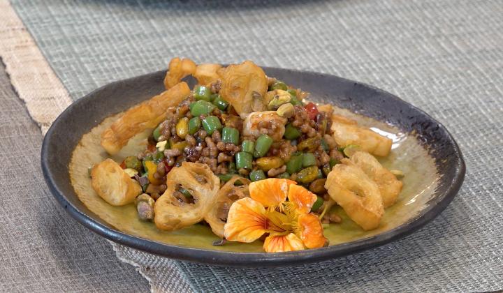Green beans with minced pork and Pistachio