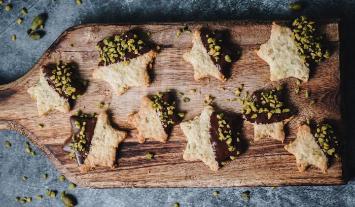Pistachio Oatmeal Stars